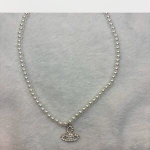 Elegant Pearl Necklace with gold Pendant